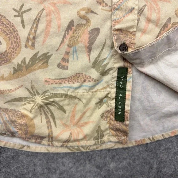 Howler Bros Shirt Mens Medium Tan Crocodile Tropical Short Sleeve Button Down - Picture 6 of 13
